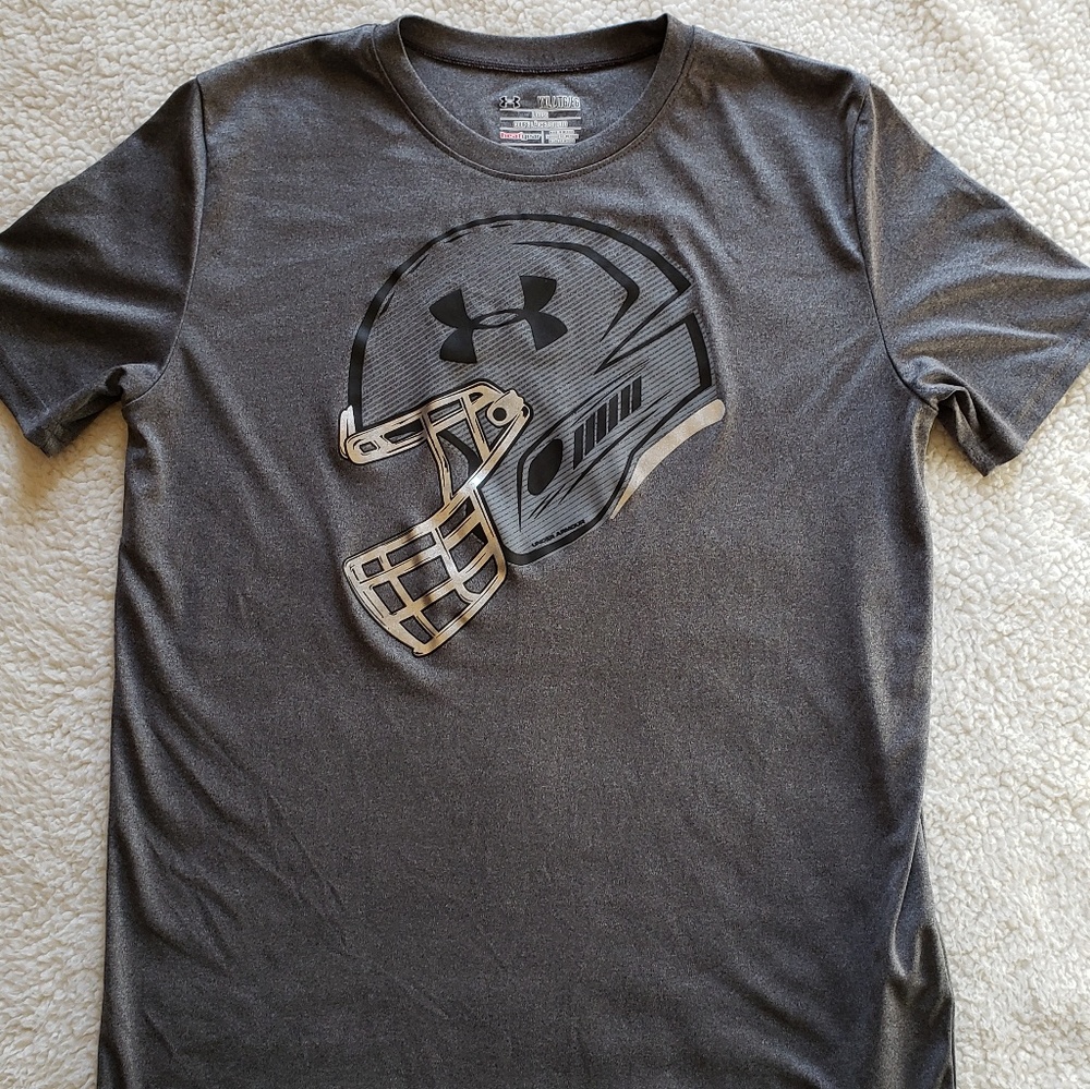 Two Boys Under Armour heat gear shirts - Picture 3 of 4